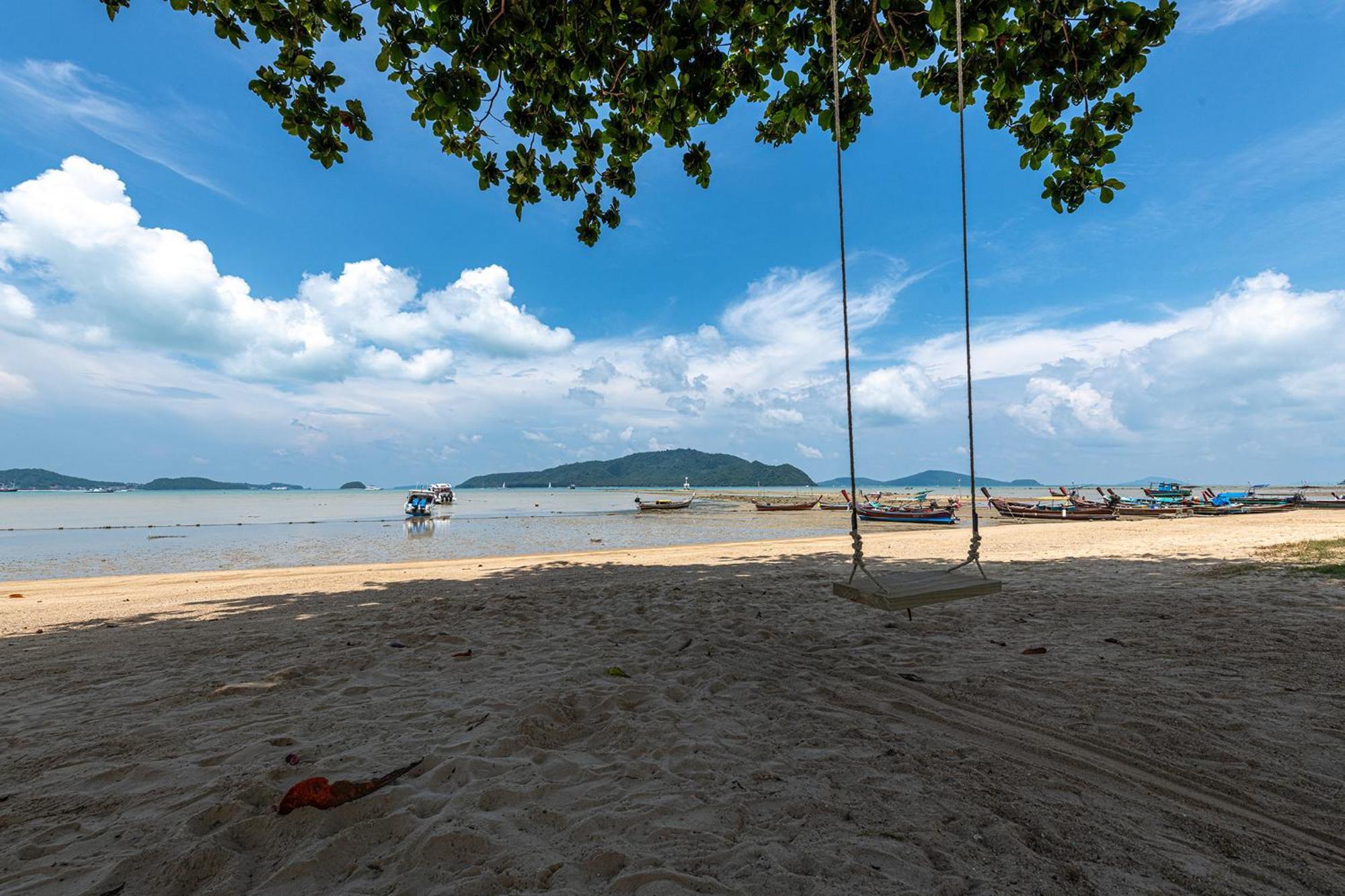 Blue Beach Grand Resort And Spa In Chalong Phuket By Dayuu Ban Saiyuan Exterior foto