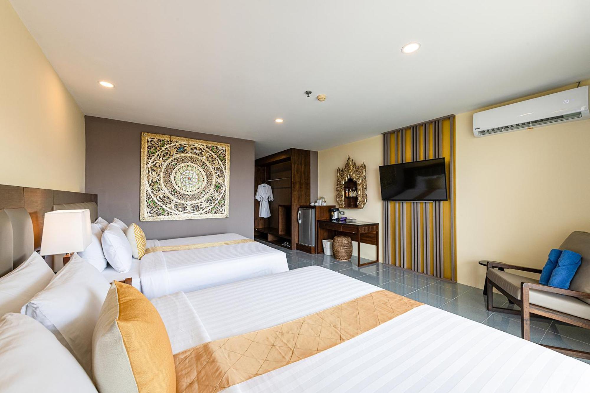 Blue Beach Grand Resort And Spa In Chalong Phuket By Dayuu Ban Saiyuan Exterior foto